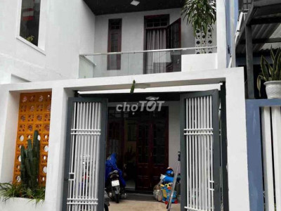 BÁN GẤP NHÀ 3 TẦNG ĐƯỜNG PHẠM VĂN ĐỒNG