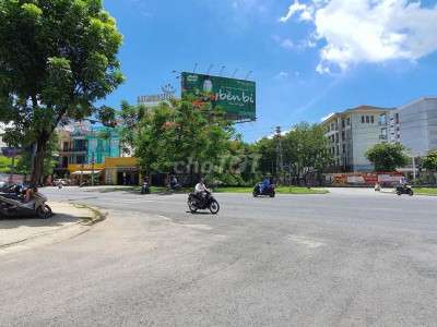 Mặt bằng kinh doanh dt: 500m2 đ.Phạm Văn Đồng,Huế