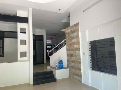 Cho thuê nhà 3 tầng mặt tiền Hà Huy Giáp - Tp Huế