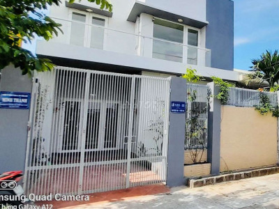 Cho thuê nhà 2 tầng view công viên.