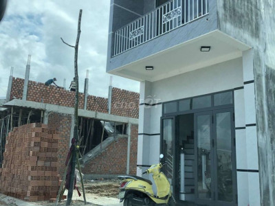 Nha mặt tiền đường ôtô  diện tích 60m