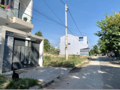 Đất mặt tiền đường Nguyễn Hàm Ninh