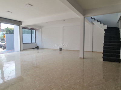 CHO THUÊ NHÀ 2 TẦNG MT NGUYỄN TẤT THÀNH GẦN HUYNDAI HUẾ