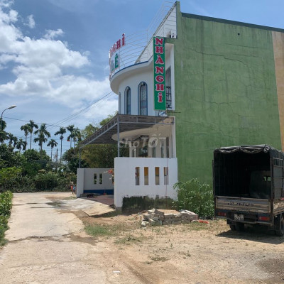 cần tiền bán nhà nghỉ dt 200m2 đất 400m2 sàn