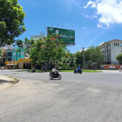 Mặt bằng kinh doanh dt: 500m2 đ.Phạm Văn Đồng,Huế