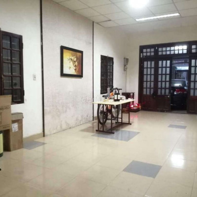 Nhà 2 tầng mặt tiền Tùng Thiện Vương có nội thất