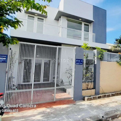 Cho thuê nhà 2 tầng view công viên.