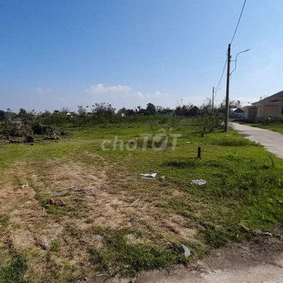 Cho thuê đất 2 mặt tiền.