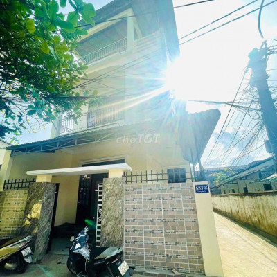 CHO THUÊ NHÀ3 TẦNG MẶT TIỀN LƯƠNG VĂN CAN TTTP HUẾ