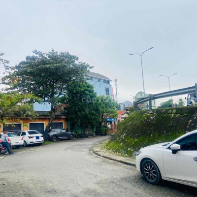 CHO THUÊ NHÀ KÈM 500m2 ĐẤT MT TL10 NGUYỄN SINH CUN