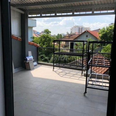 CHO THUÊ NHÀ 3 TẦNG CÁCH VINCOM 300M, GIÁ TỐT