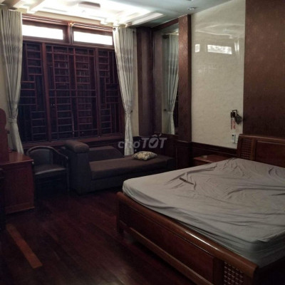 Cho thuê nhà 3 tầng mặt tiền Nguyễn Phong Sắc,Huế