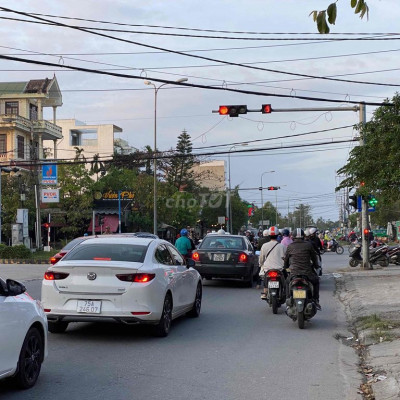 Cho thuê 7000m2 Bề ngang 190m Phạm Văn Đồng, Huế