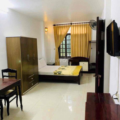 PHÒNG GẦN BỆNH VIỆN. CÓ BẾP VÀ MÁY LẠNH 2 CHIỀU
