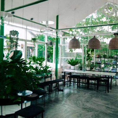 Sang quán cà phê tại Huế