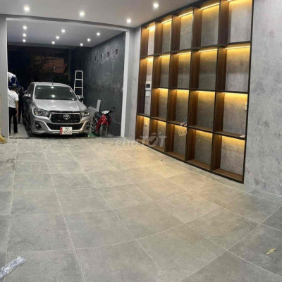 Cho thuê nhà mặt tiền Phạm Văn Đồng 15tr/thang