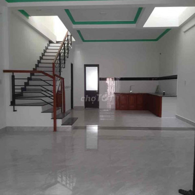 nhà 2 tầng cạnh bến xe phía Nam chỉ 7tr/ tháng