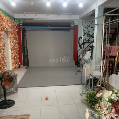 Nhà 4 trầng MT Trung Tâm 20tr/th