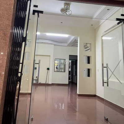 Mặt bằng trần thúc nhẫn 8tr/th