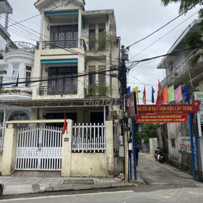 Nhà 3 tầng MT Nguyễn Huệ - Phú Nhuận - Tp Huế