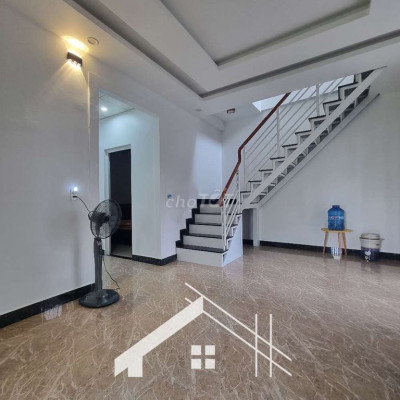 NHÀ 2 TẦNG KIỆT OTO HOANG QUỐC VIỆT A.MINH