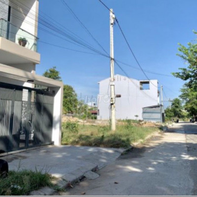 Đất mặt tiền đường Nguyễn Hàm Ninh