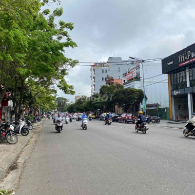 Cho thuê nhà Bà Triệu - ngang 7m , 4 Tầng