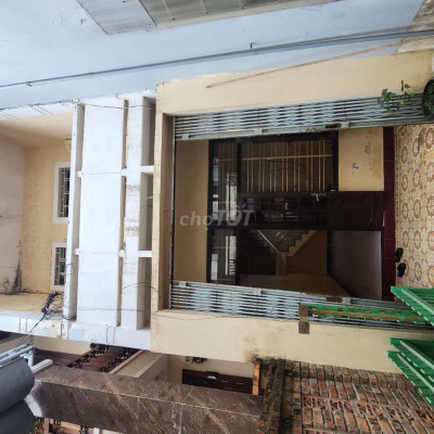 Nhà 2 tầng ngay trung tâm thành phố