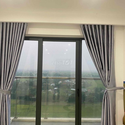 trống 1 phòng căn hộ , có bếp , tủ lạnh . chỗ phơi