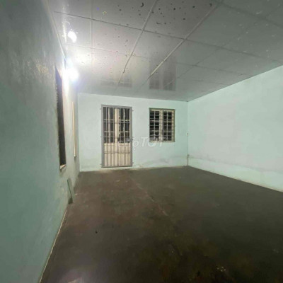 cho thuê nhà 2 tầng mặt tiền gần nguyễn trãi giá 4tr/ fh