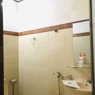 CHO THUÊ NHÀ MẶT TIỀN  GẦN CHỢ BẾN NGỰ- 20Tr/tháng