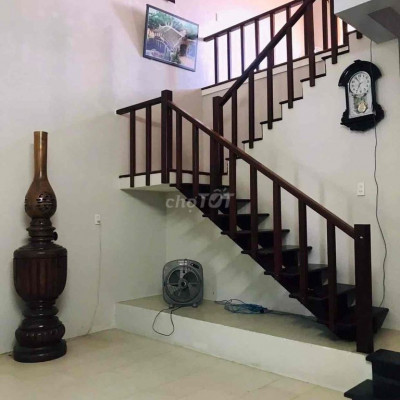 cho thuê nhà kiệt nguyễn lộ trạch có sân đậu oto