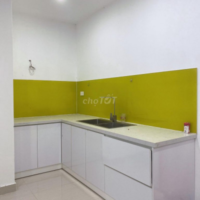 Nera có tủ bếp và điều hòa giá tôt