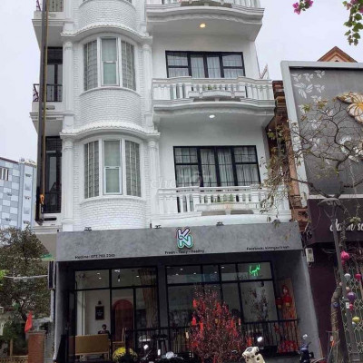 Nguyên căn phố đi bộ