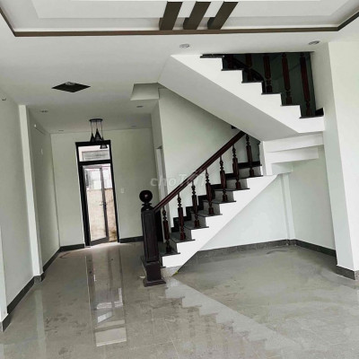 CHO THUÊ NHÀ NGUYÊN CĂN 3 TẦNG ROYAL PARK