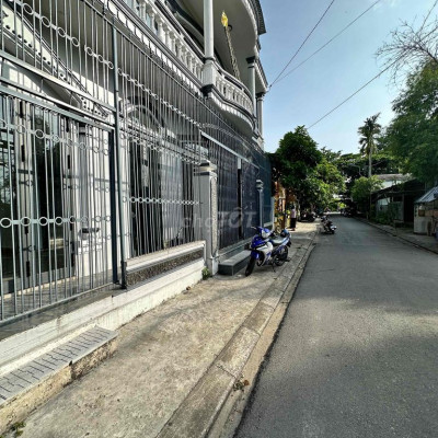 Cho thuê nhà 3 tầng MT Lê Văn Hưu - TP Huế