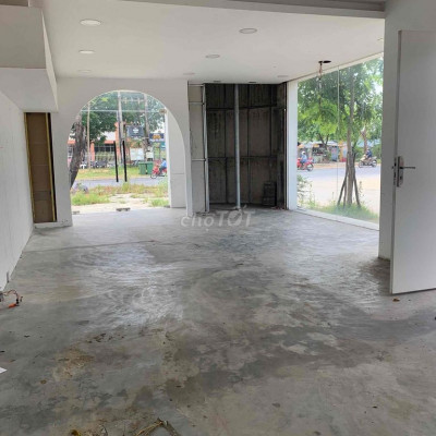 CHO THUÊ MẶT BẰNG 2 MẶT TIỀN ĐƯỜNG PHẠM VĂN ĐỒNG