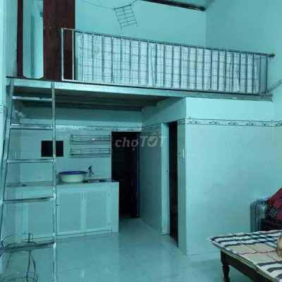 phòng trọ có điều hoà nước nóng. cổng riêng. tưởng ốp gạch men  mới