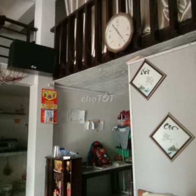 Cho thuê căn chung cư tăng 1, mặt tiền đường