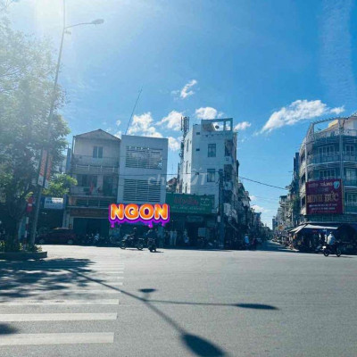 MẶT TIỀN TRẦN HƯNG ĐẠO ĐỐI DIỆN CHỢ ĐÔNG BA