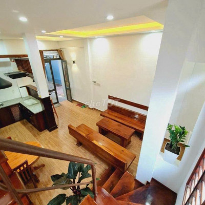 NHÀ HIỆN ĐẠI 3 TẦNG PCT TRUNG TÂM TP. DT:130M2. 3PN. CHỈ 5TR