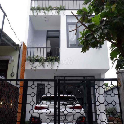 Nhà 03 tầng mới xây kiệt oto Lại Thế thông Phạm Văn Đồng