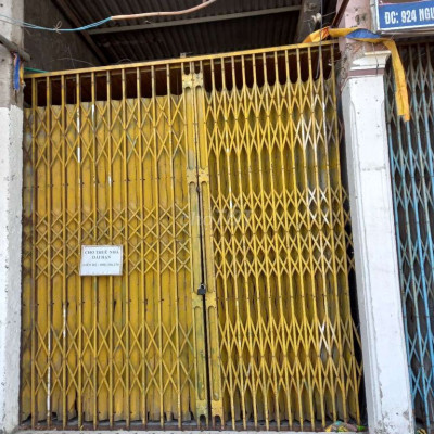 Nhà nguyên căn có ki  ốt, mặt tiền 100m2