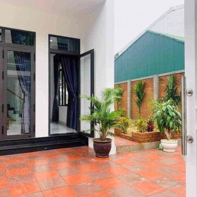 cho thuê villa sân vườn rộng kiệt tỉnh lộ 10 full nội thất
