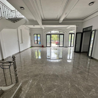 Cho thuê mặt tiền Lê Văn Hưu, 390m2 giá 11tr/th