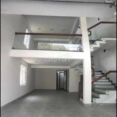 Cho thuê mặt tiền 3 tầng Nguyễn Sinh Cung, 180m2 giá 11,5tr/th