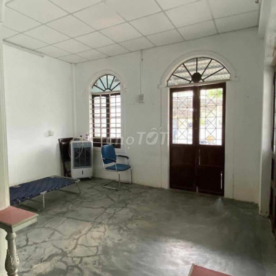 Cho thuê nhà nguyên căn C4 kiệt Bạch Đằng, 200m2 giá 3,7TR/TH