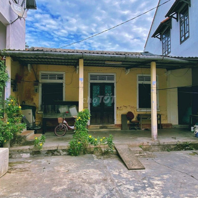 Cho thuê nhà C4 nguyên căn kiệt Nguyễn Sinh Cung,200m2 giá 4,5TR/TH