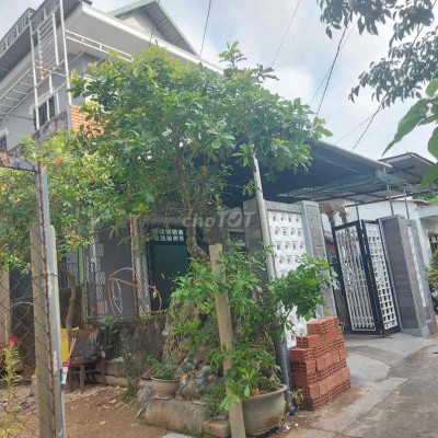 Nhà ngay trung tâm 135m2, 4 phòng ngủ, đường Trường Chinh, tp Huế