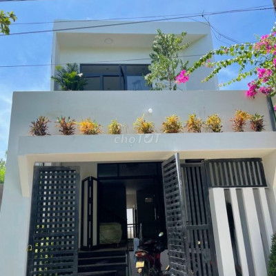 Cho thuê nguyên căn 2 tầng full nội thất Nguyễn Văn Chư,giá 8TR/TH